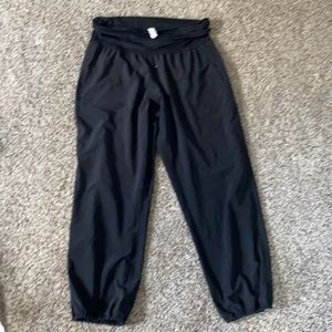 Women’a lululemon high rise  23” cropped jogger (size 8)
